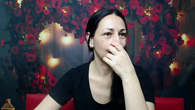 Snapshot of LiluGrants chatting on 02.13.25 LiluGrants online show from 02.13.25