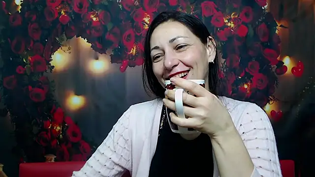 Snapshot of LiluGrants chatting on 03.05.25 LiluGrants online show from 03.05.25