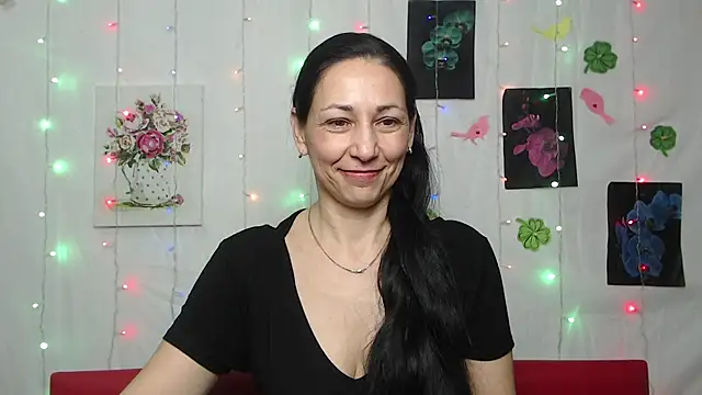 Snapshot of LiluGrants chatting on 03.18.25 LiluGrants online show from 03.18.25