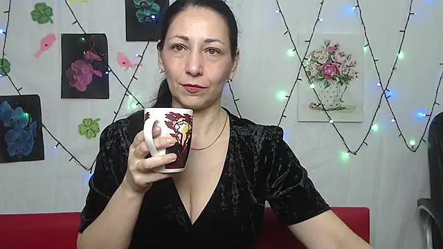 Snapshot of LiluGrants chatting on 03.21.25 LiluGrants online show from 03.21.25