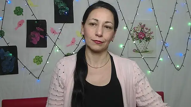 Snapshot of LiluGrants chatting on 03.22.25 LiluGrants online show from 03.22.25