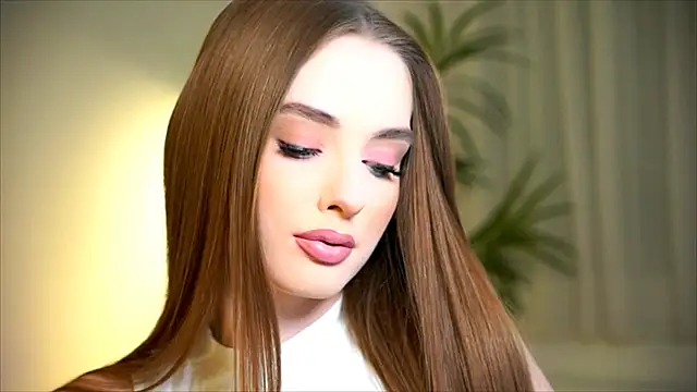 petitegonwiild online show from 10.08.25