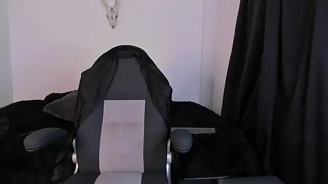 Snapshot of Aliz01 chatting on 11.01.25 Aliz01 online show from 11.01.25