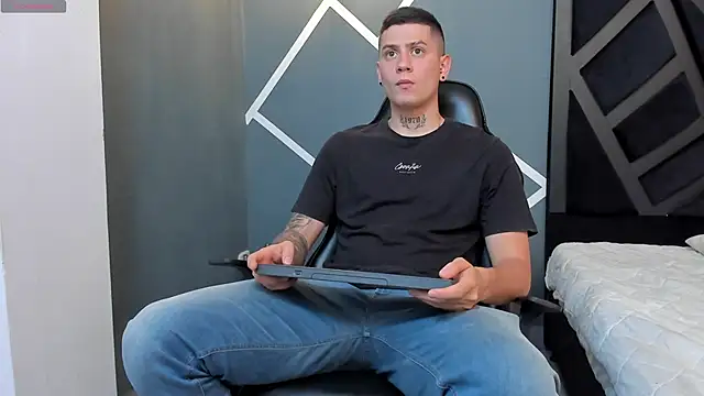 Yeiko Romero  online show from 01.25.25