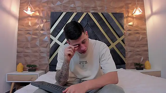 Yeiko Romero  online show from 03.20.25