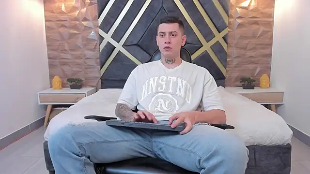 Yeiko Romero  online show from 03.22.25