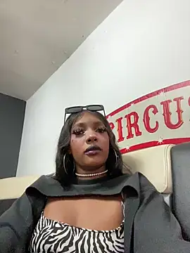 TIFFANYYSTAR online show from 10.23.25