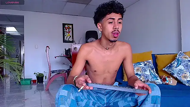 Snapshot of RyanRizzo chatting on 01.12.25 RyanRizzo online show from 01.12.25