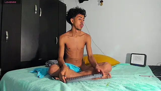 Snapshot of RyanRizzo chatting on 03.18.25 RyanRizzo online show from 03.18.25