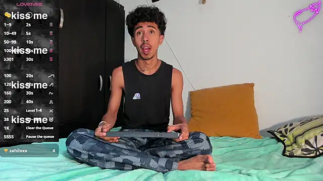 Snapshot of RyanRizzo chatting on 03.19.25 RyanRizzo online show from 03.19.25