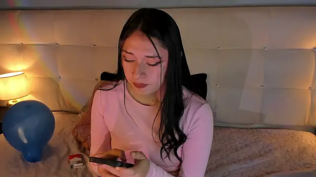 Snapshot of Zowi_Hottiee chatting on 09.12.25 Zowi Hottiee online show from 09.12.25