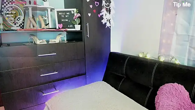 Emilytafur online show from 11.22.25