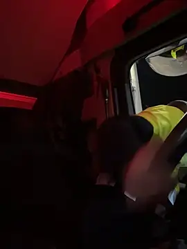 Snapshot of donnuozfutura chatting on 01.02.25 donnuozfutura online show from 01.02.25