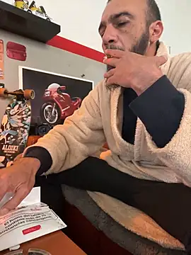 Snapshot of donnuozfutura chatting on 02.01.25 donnuozfutura online show from 02.01.25