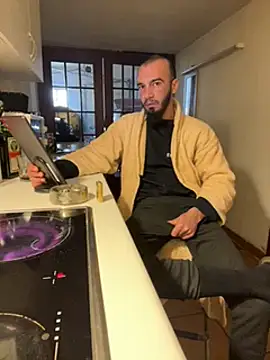 Snapshot of donnuozfutura chatting on 02.01.25 donnuozfutura online show from 02.01.25