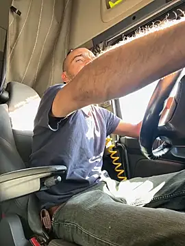 Snapshot of donnuozfutura chatting on 10.08.25 donnuozfutura online show from 10.08.25