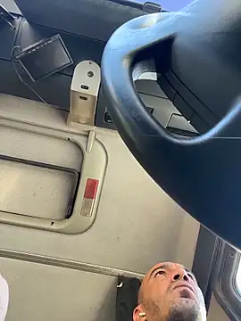 Snapshot of donnuozfutura chatting on 10.27.25 donnuozfutura online show from 10.27.25