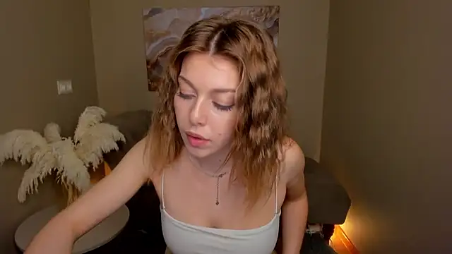 Snapshot of MollyMeltorr chatting on 10.17.25 MollyMeltorr online show from 10.17.25