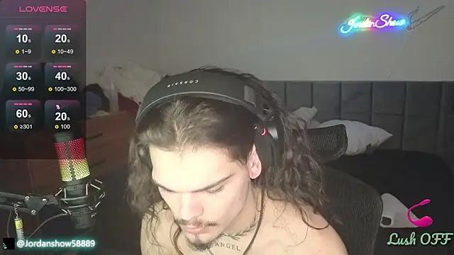 Snapshot of JordanShow chatting on 02.05.25 JordanShow online show from 02.05.25