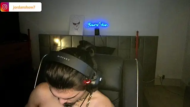 Snapshot of JordanShow chatting on 09.17.25 JordanShow online show from 09.17.25