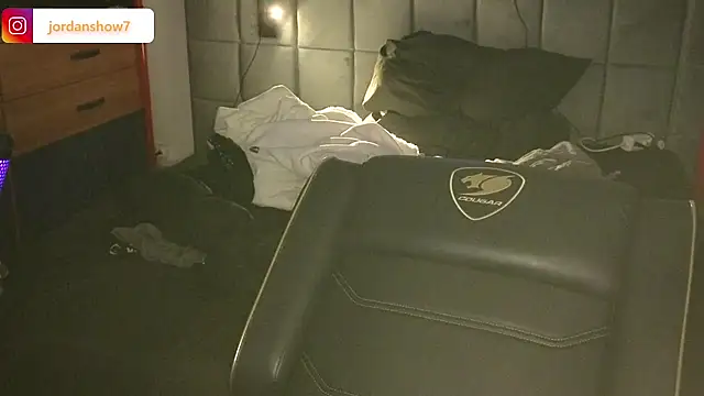 Snapshot of JordanShow chatting on 09.18.25 JordanShow online show from 09.18.25