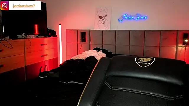 Snapshot of JordanShow chatting on 09.29.25 JordanShow online show from 09.29.25