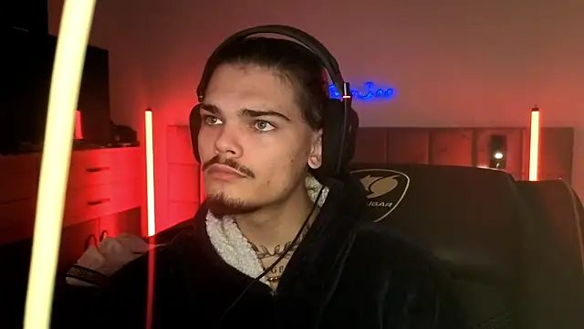 Snapshot of JordanShow chatting on 10.05.25 JordanShow online show from 10.05.25