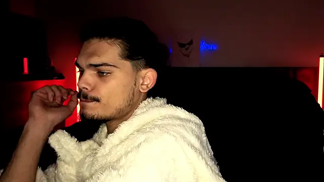 Snapshot of JordanShow chatting on 10.20.25 JordanShow online show from 10.20.25