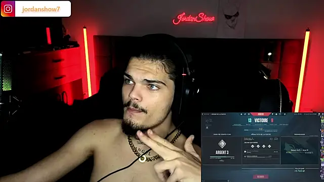 Snapshot of JordanShow chatting on 10.29.25 JordanShow online show from 10.29.25