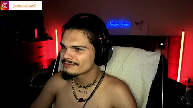 Snapshot of JordanShow chatting on 11.06.25 JordanShow online show from 11.06.25