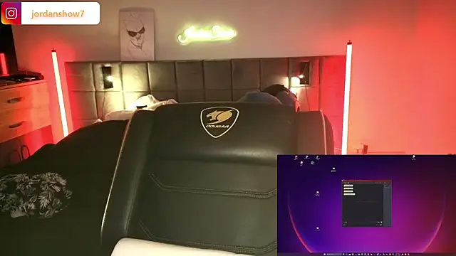 Snapshot of JordanShow chatting on 11.11.25 JordanShow online show from 11.11.25