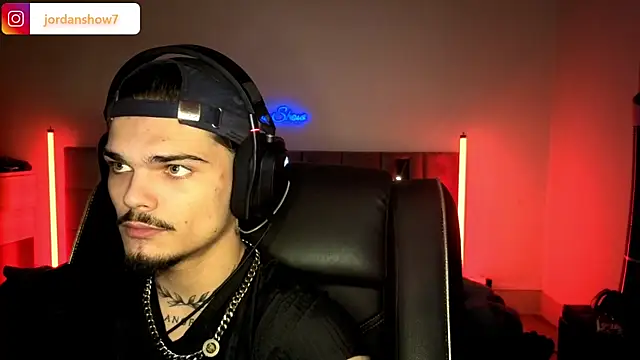Snapshot of JordanShow chatting on 11.12.25 JordanShow online show from 11.12.25