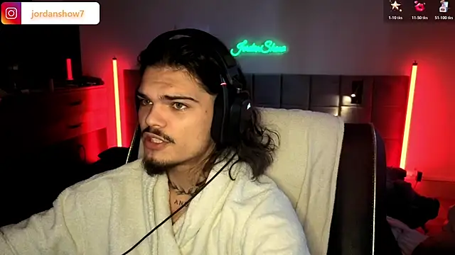 Snapshot of JordanShow chatting on 11.17.25 JordanShow online show from 11.17.25