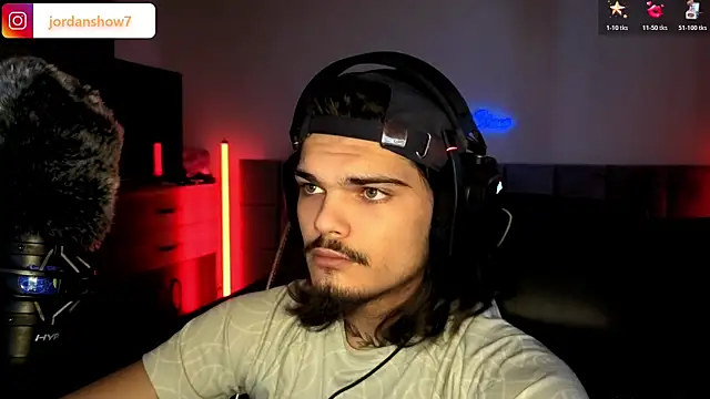 Snapshot of JordanShow chatting on 11.24.25 JordanShow online show from 11.24.25