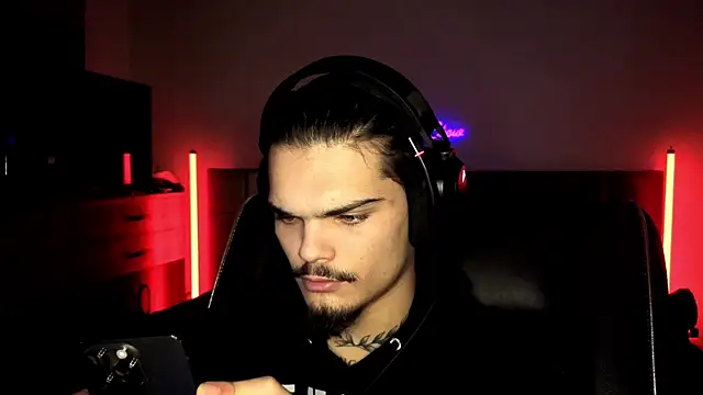 Snapshot of JordanShow chatting on 11.28.25 JordanShow online show from 11.28.25