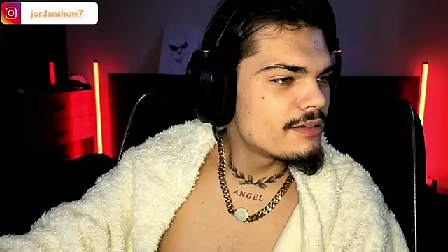 Snapshot of JordanShow chatting on 11.30.25 JordanShow online show from 11.30.25