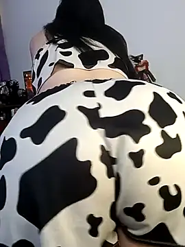 Snapshot of l1la_Rav3n chatting on 01.02.25 l1la Rav3n online show from 01.02.25