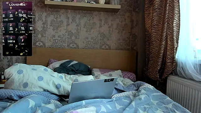 Snapshot of purebeautie13 chatting on 12.21.24 purebeautie13 online show from 12.21.24