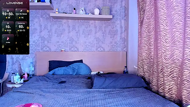 Snapshot of purebeautie13 chatting on 01.12.25 purebeautie13 online show from 01.12.25