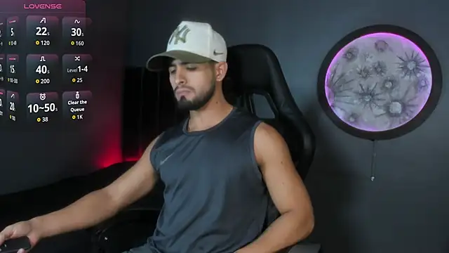 Snapshot of khriss_brown chatting on 11.18.25 khriss brown online show from 11.18.25