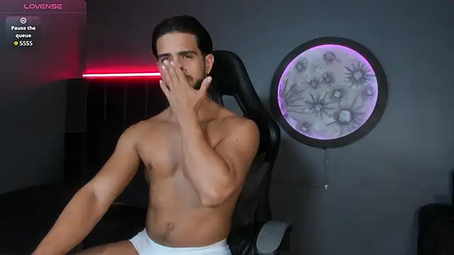 Snapshot of khriss_brown chatting on 11.20.25 khriss brown online show from 11.20.25