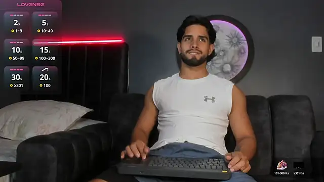 Snapshot of khriss_brown chatting on 12.01.25 khriss brown online show from 12.01.25