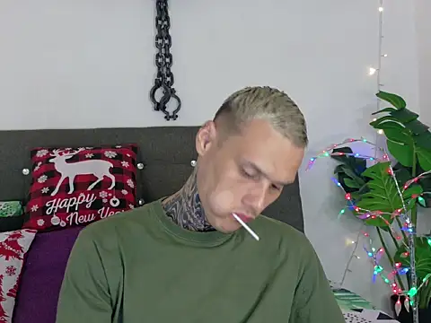 Snapshot of fucking_sinner chatting on 12.02.25 fucking sinner online show from 12.02.25