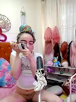 Snapshot of Yennastone chatting on 12.21.24 Yennastone online show from 12.21.24