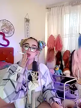 Snapshot of Yennastone chatting on 12.22.24 Yennastone online show from 12.22.24