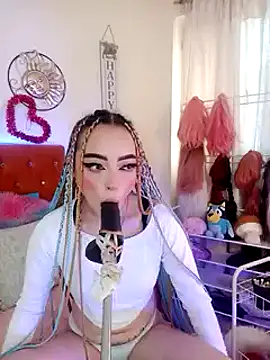 Snapshot of Yennastone chatting on 12.23.24 Yennastone online show from 12.23.24