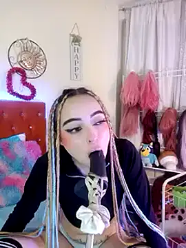 Snapshot of Yennastone chatting on 12.27.24 Yennastone online show from 12.27.24
