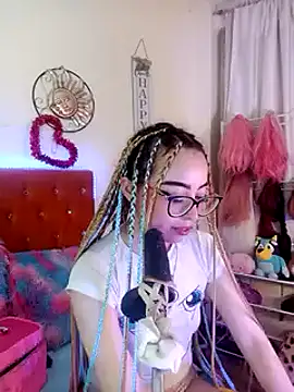 Snapshot of Yennastone chatting on 12.28.24 Yennastone online show from 12.28.24