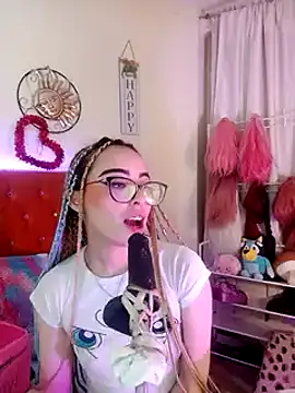 Snapshot of Yennastone chatting on 12.28.24 Yennastone online show from 12.28.24