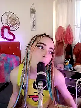 Snapshot of Yennastone chatting on 12.31.24 Yennastone online show from 12.31.24